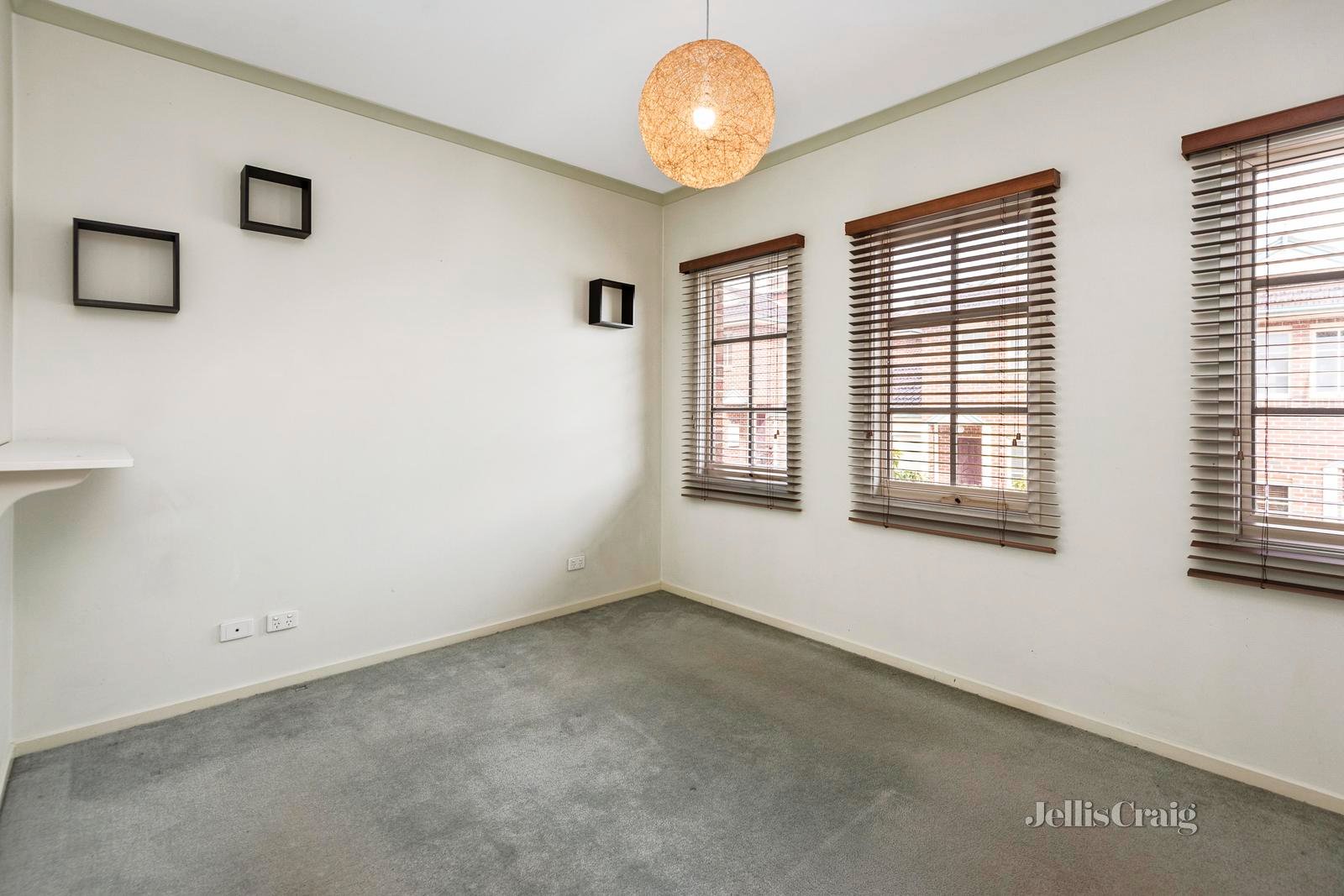 17/207-209 Reynolds Road, Doncaster East image 4