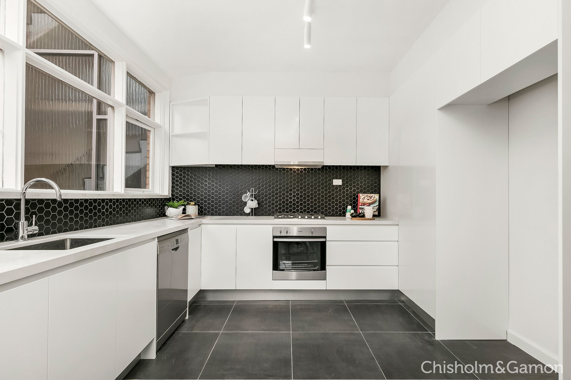 17/29 Dickens Street, Elwood image 2