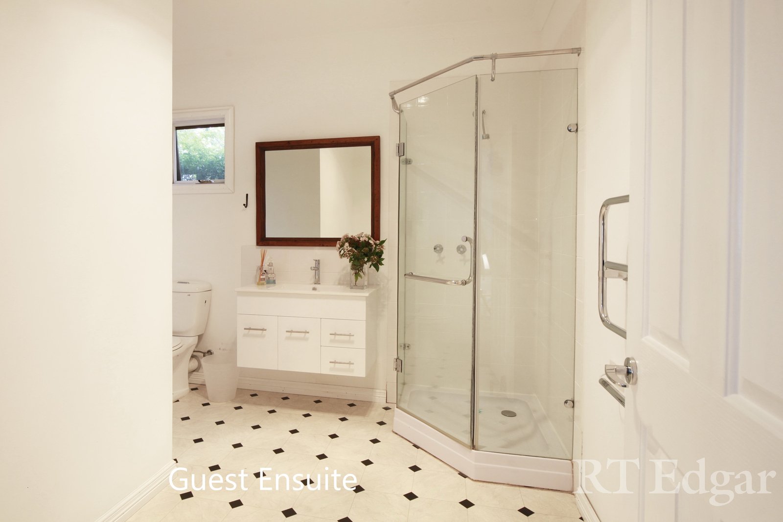 Property Gallery Thumbnail 18
