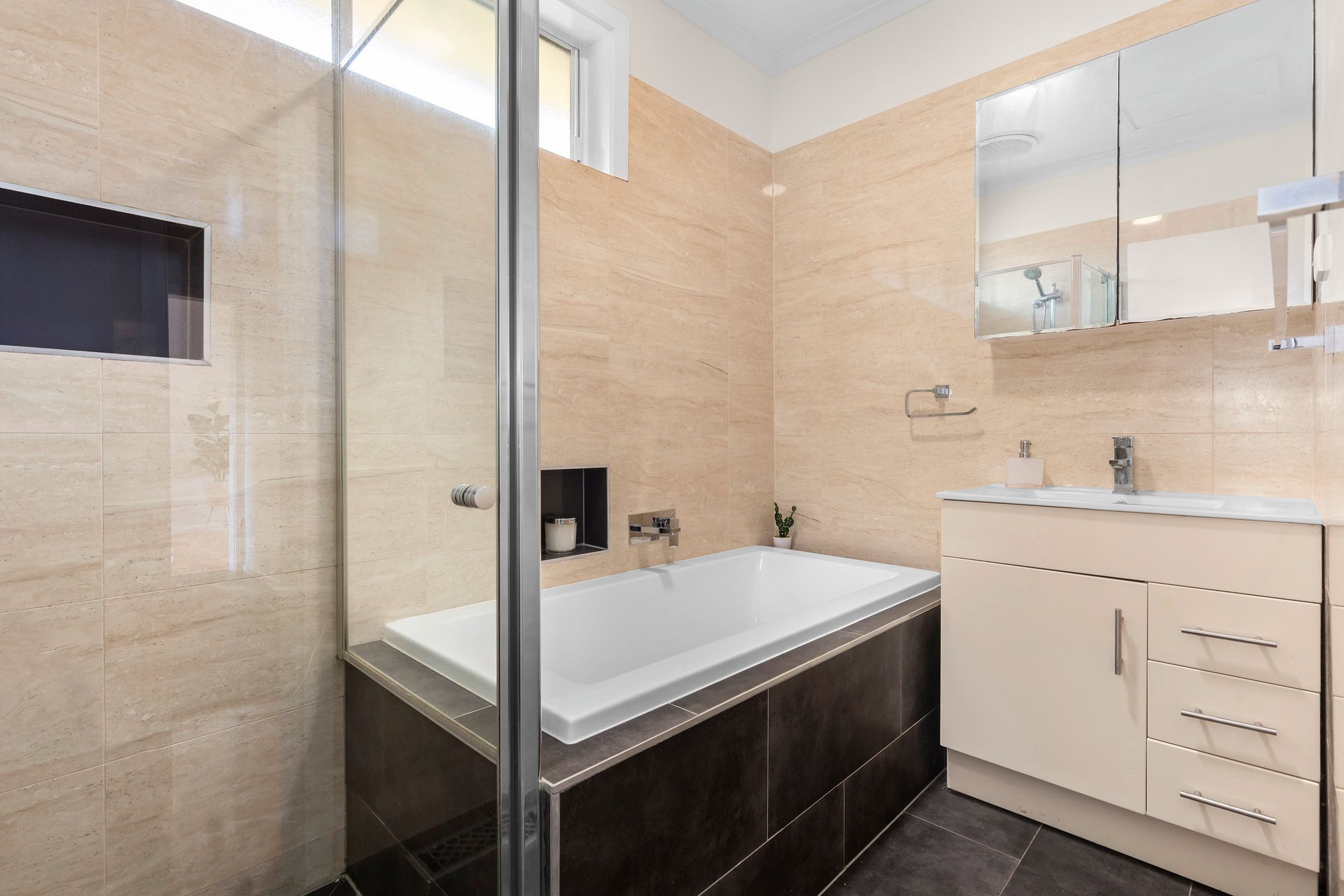 Property Gallery Thumbnail 8