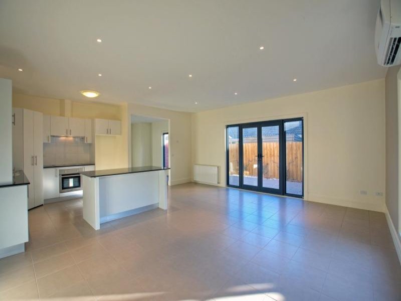 1/731 Canterbury Road, Surrey Hills image 4