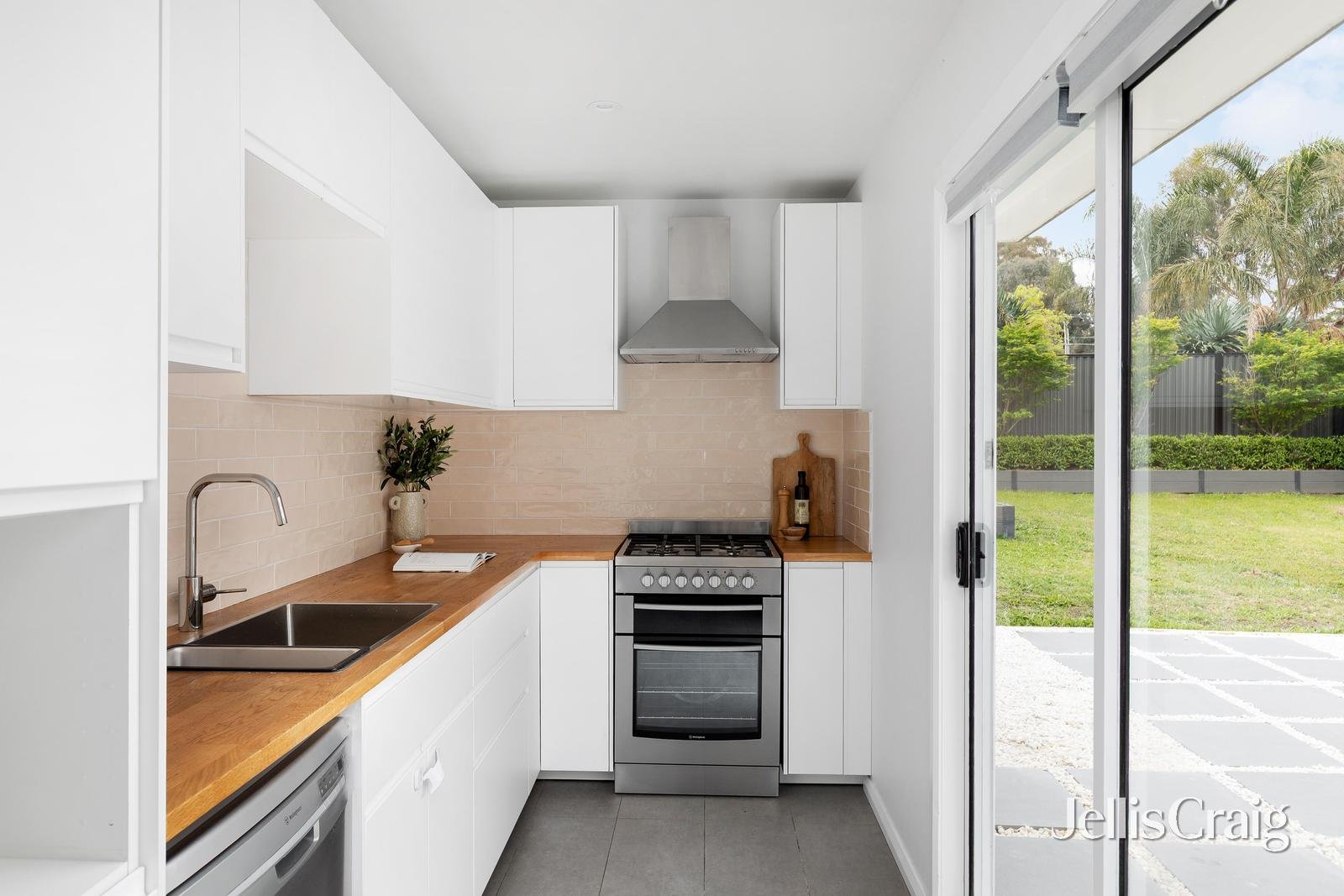 174 Nell Street, Greensborough image 3