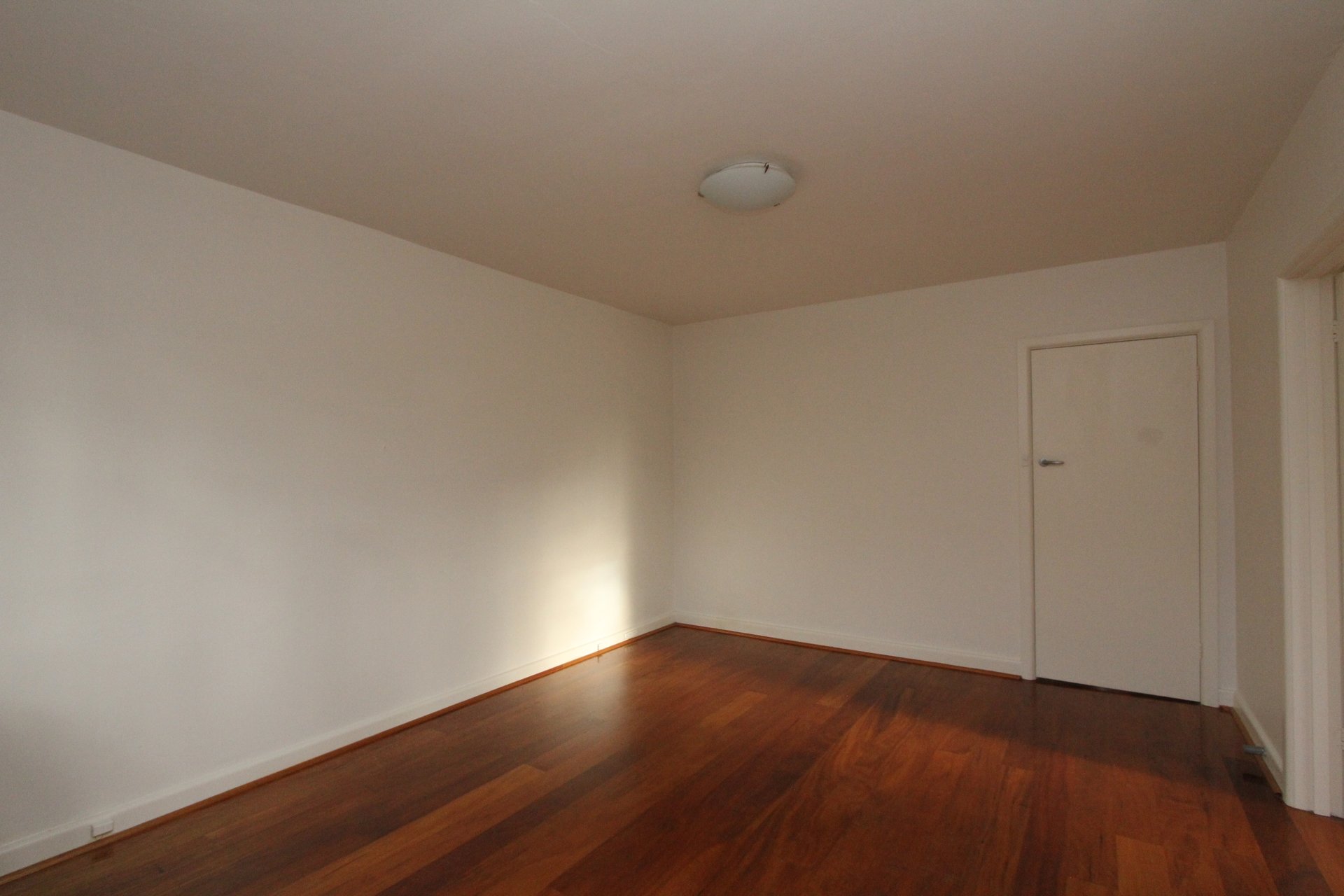 Property Gallery Thumbnail 3