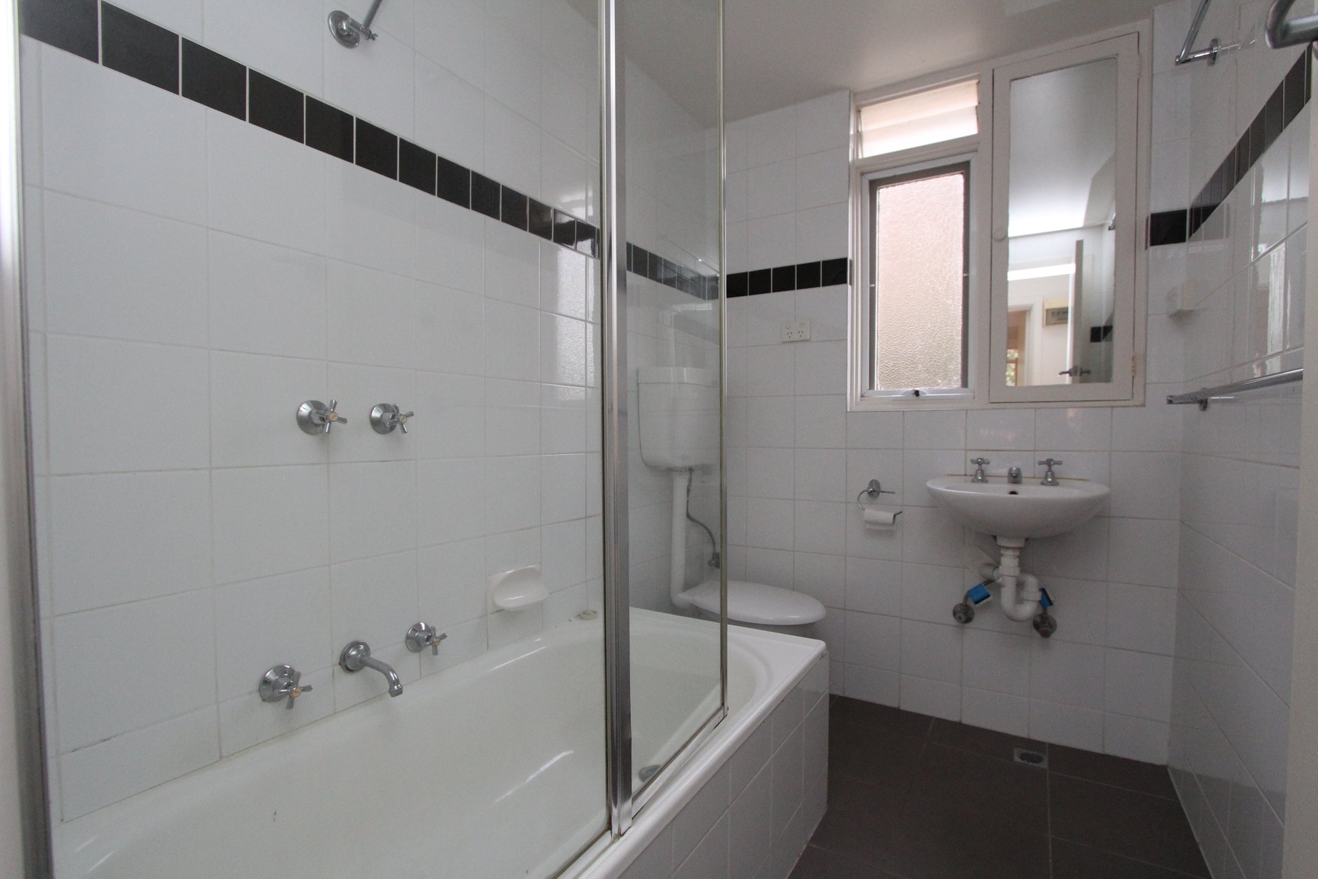 Property Gallery Thumbnail 6