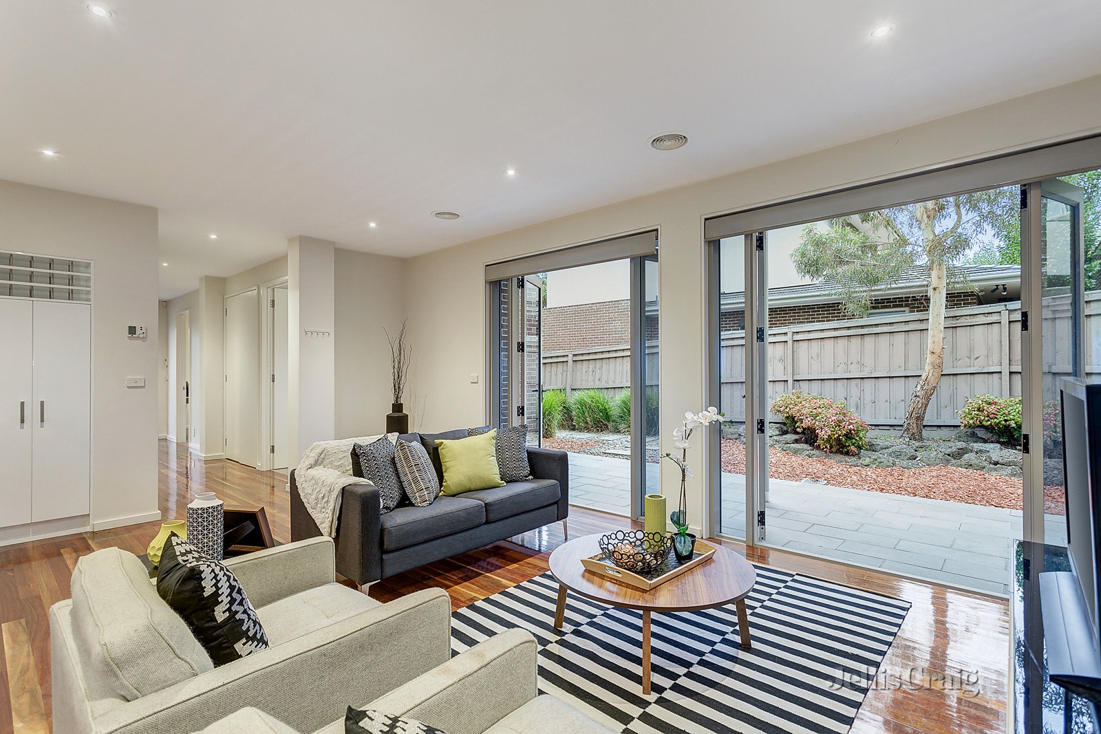 1/77 Larch Crescent, Mount Waverley image 3