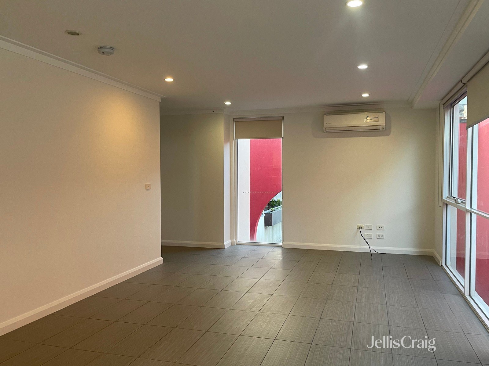 1/77 Little Oxford Street, Collingwood image 2
