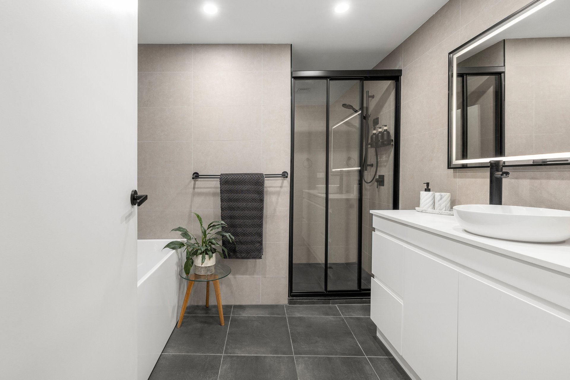 Property Gallery Thumbnail 8