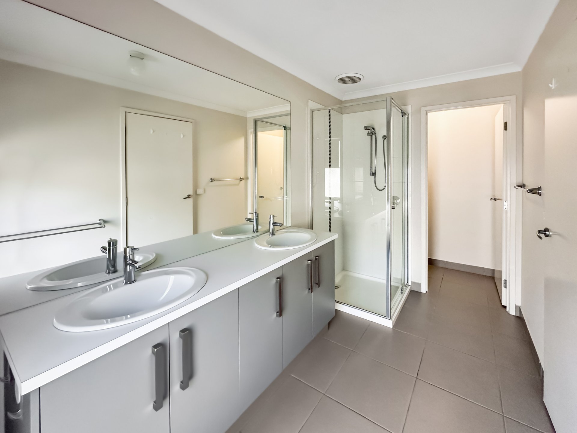 Property Gallery Thumbnail 3