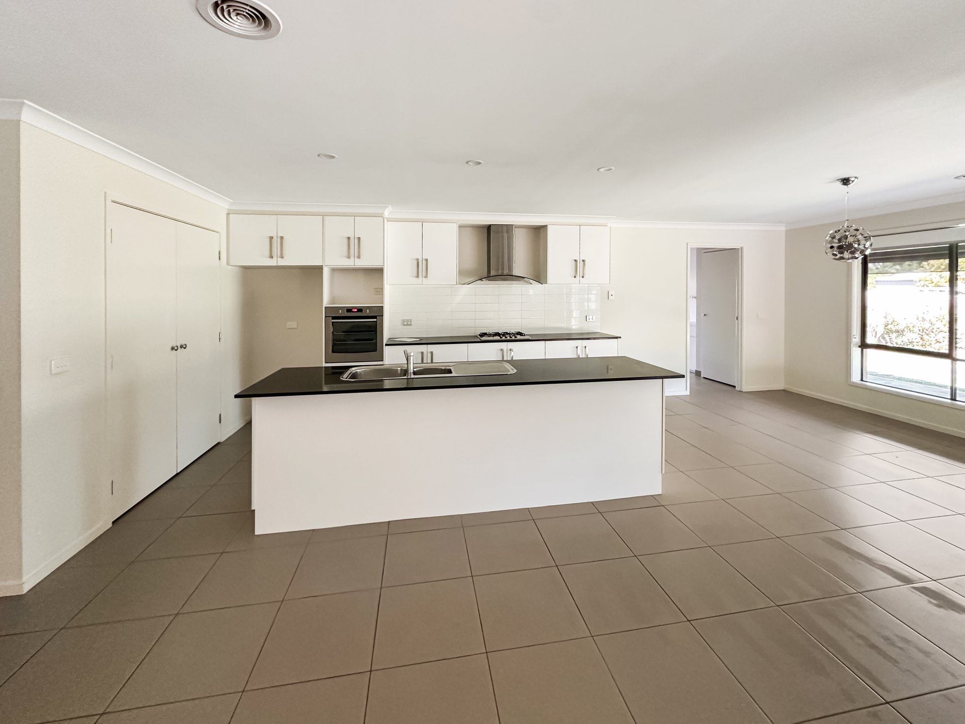 Property Gallery Thumbnail 6