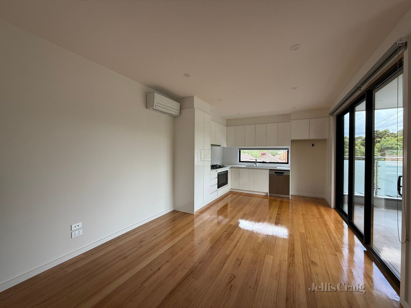 1/79 Summerhill Road, Reservoir image 2