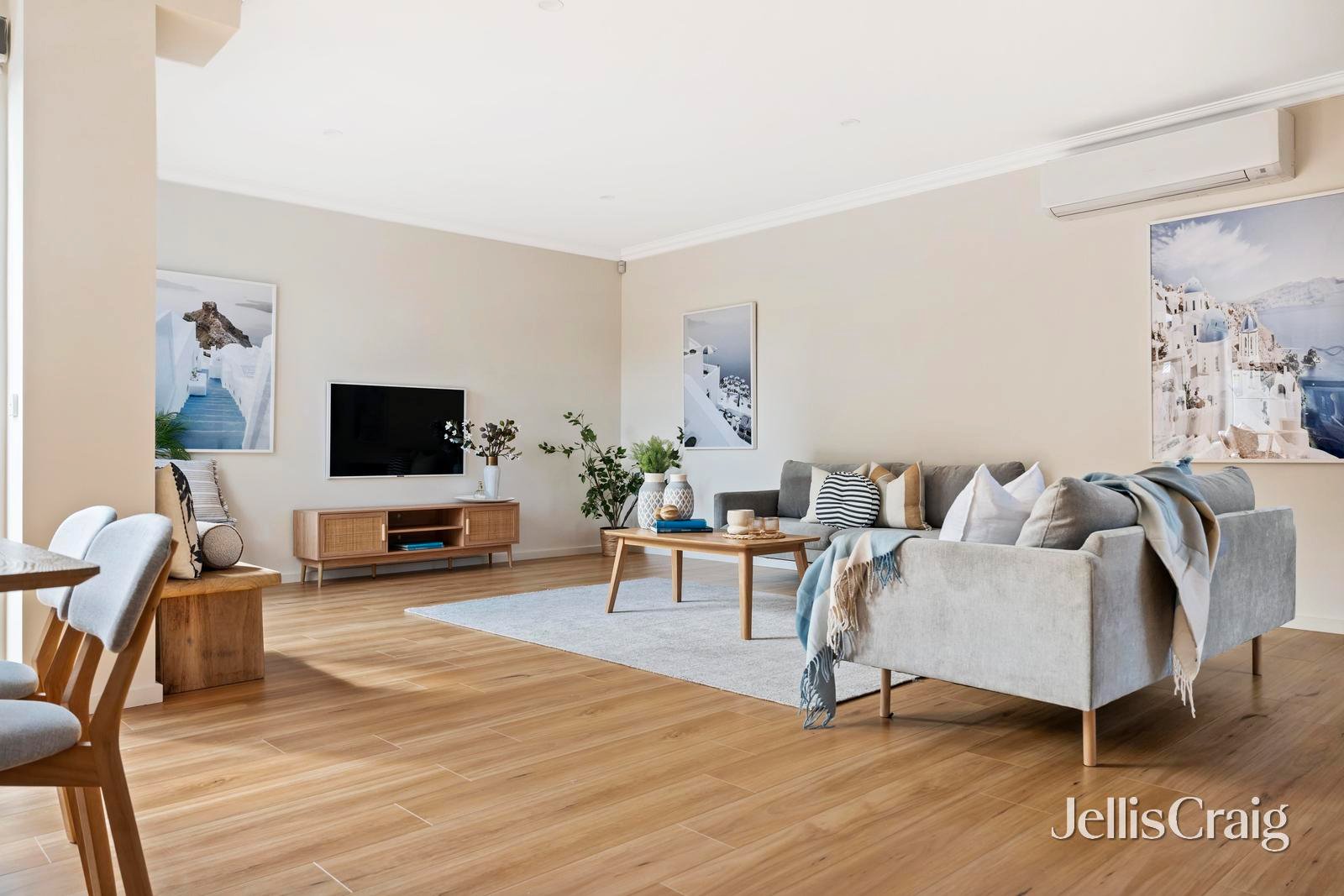 17a Lockhart Court, Kilsyth image 4