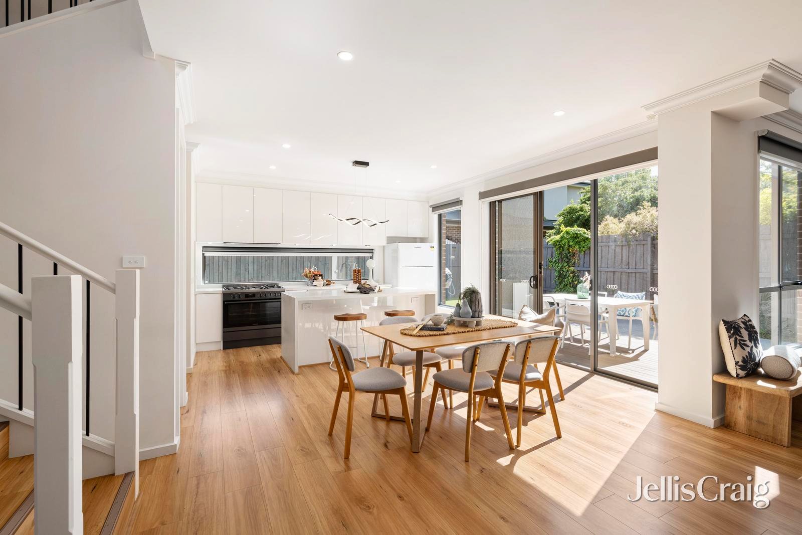 17a Lockhart Court, Kilsyth image 6