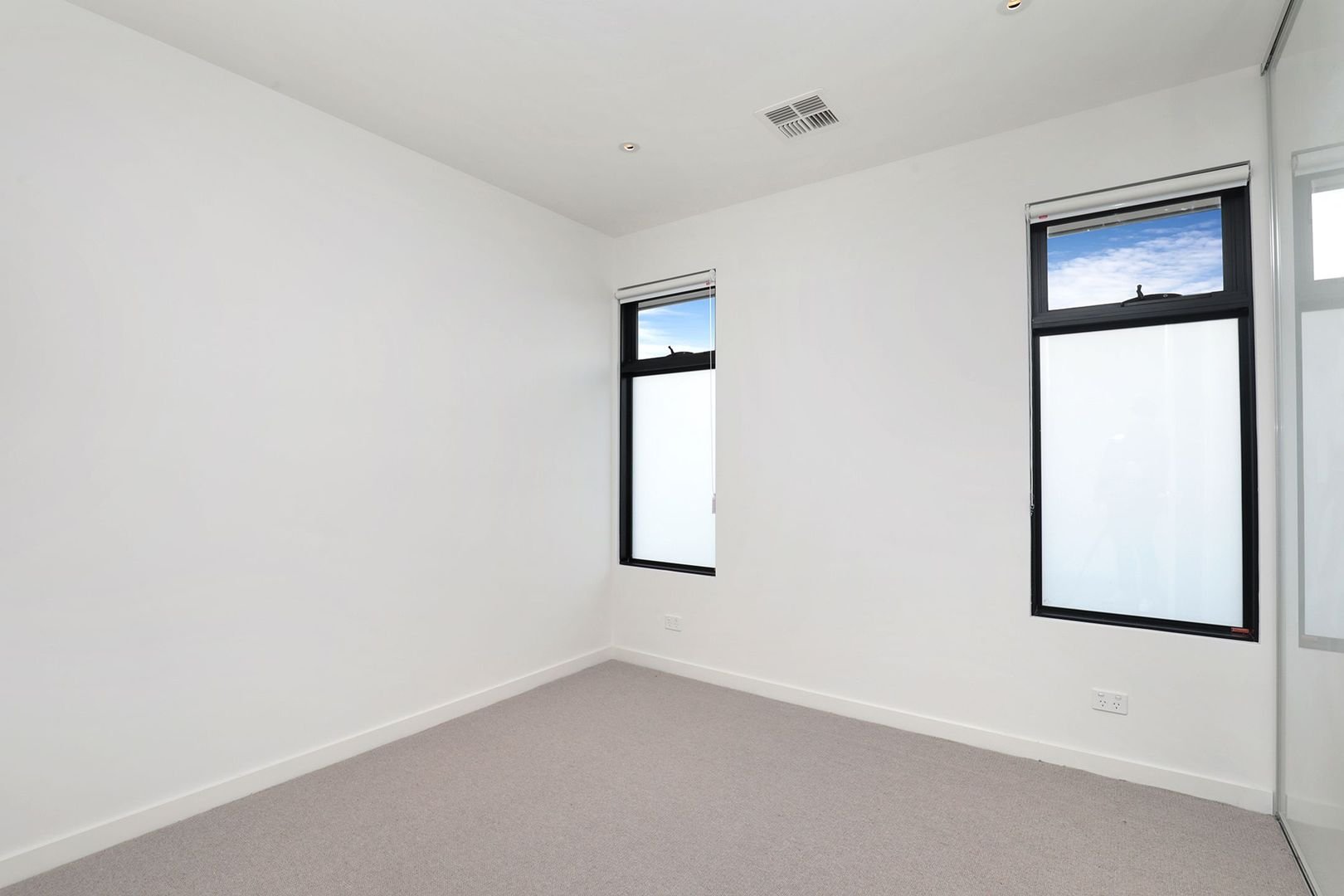Property Gallery Thumbnail 14