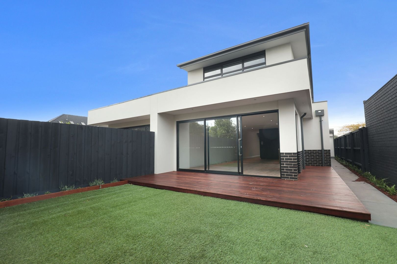 Property Gallery Thumbnail 17
