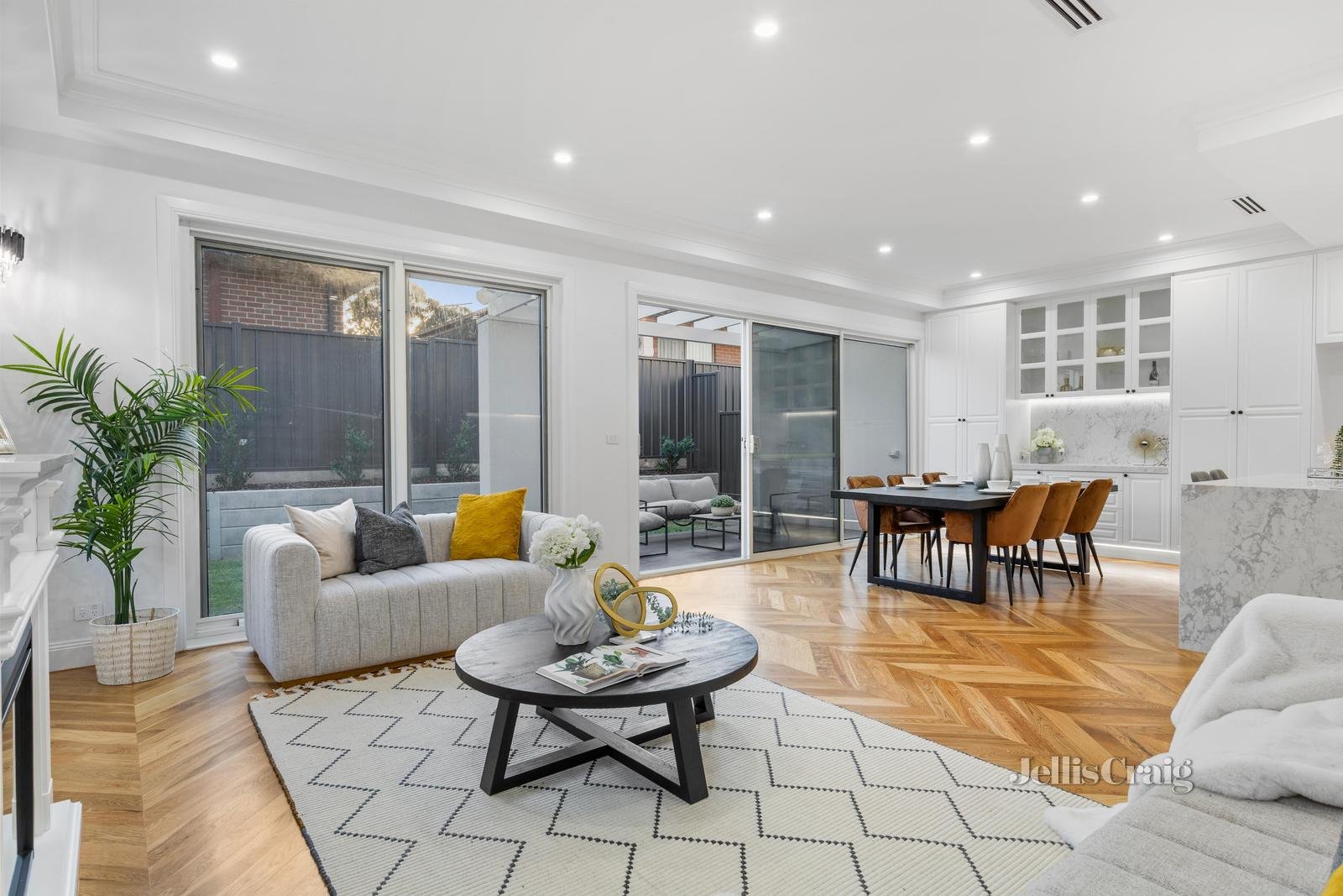 17B St Clair Crescent, Mount Waverley image 3