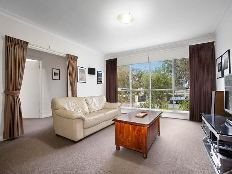 1/8-12 Parring Road, Balwyn image 2