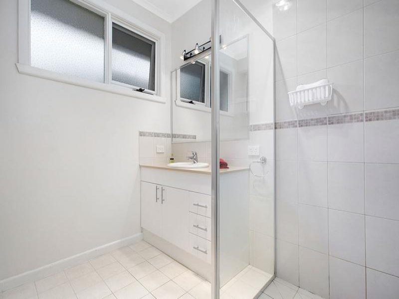 1/8-12 Parring Road, Balwyn image 5