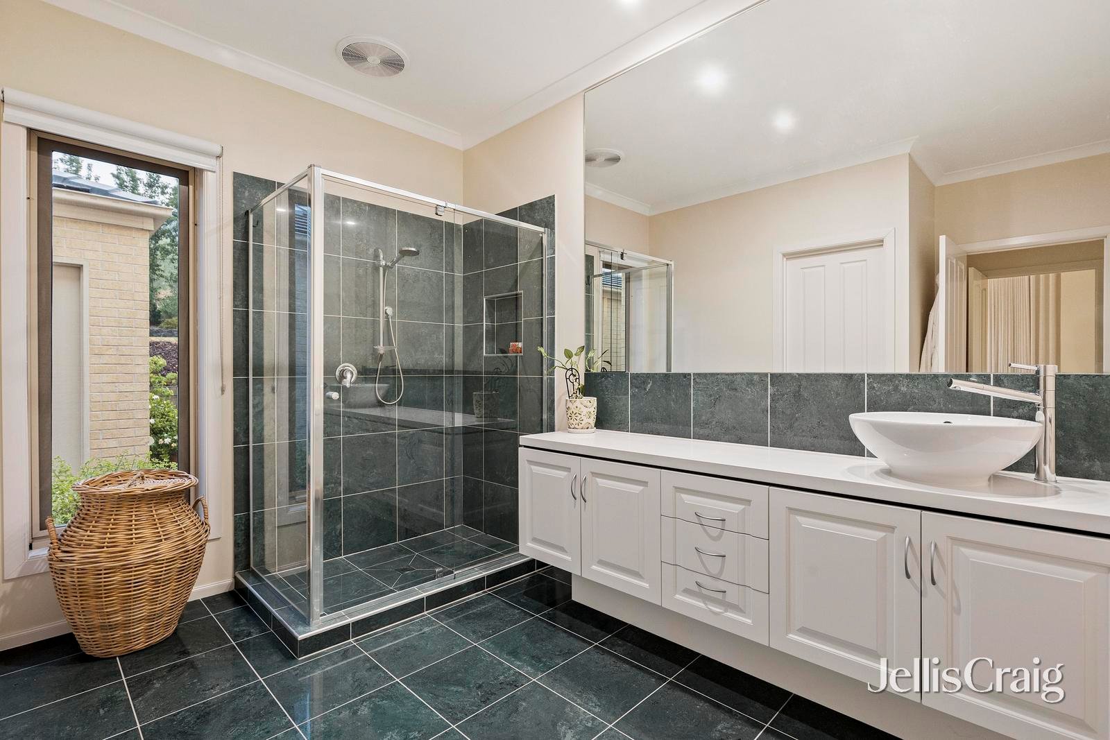 18-20 Feversham Avenue, Park&nbsp;Orchards image 9