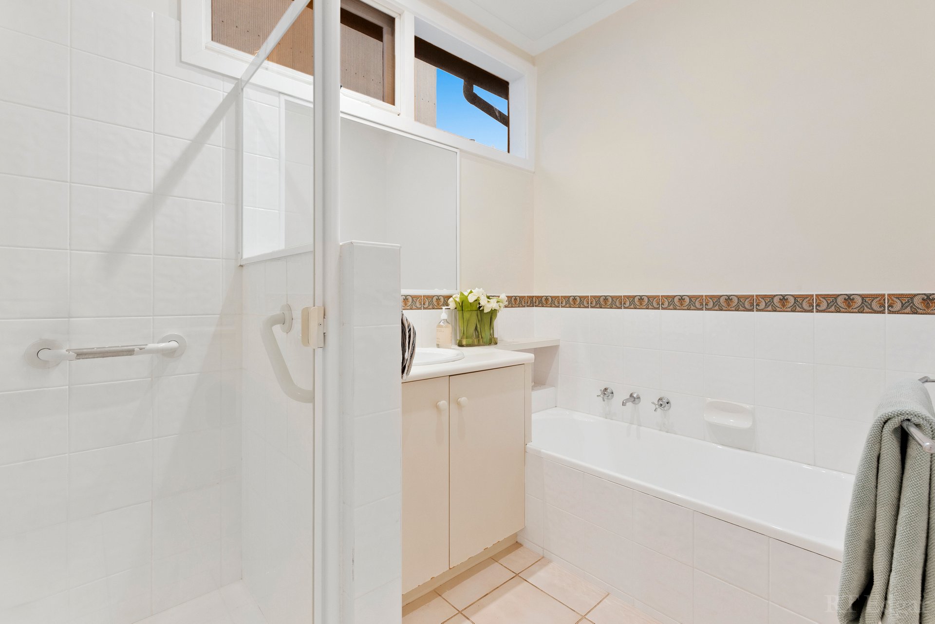 Property Gallery Thumbnail 12