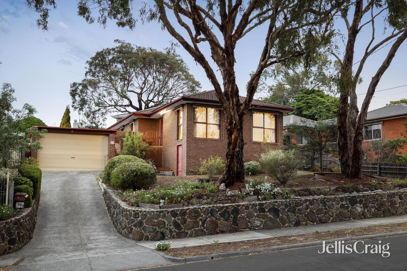 18 Amaroo Way, Yallambie image 1