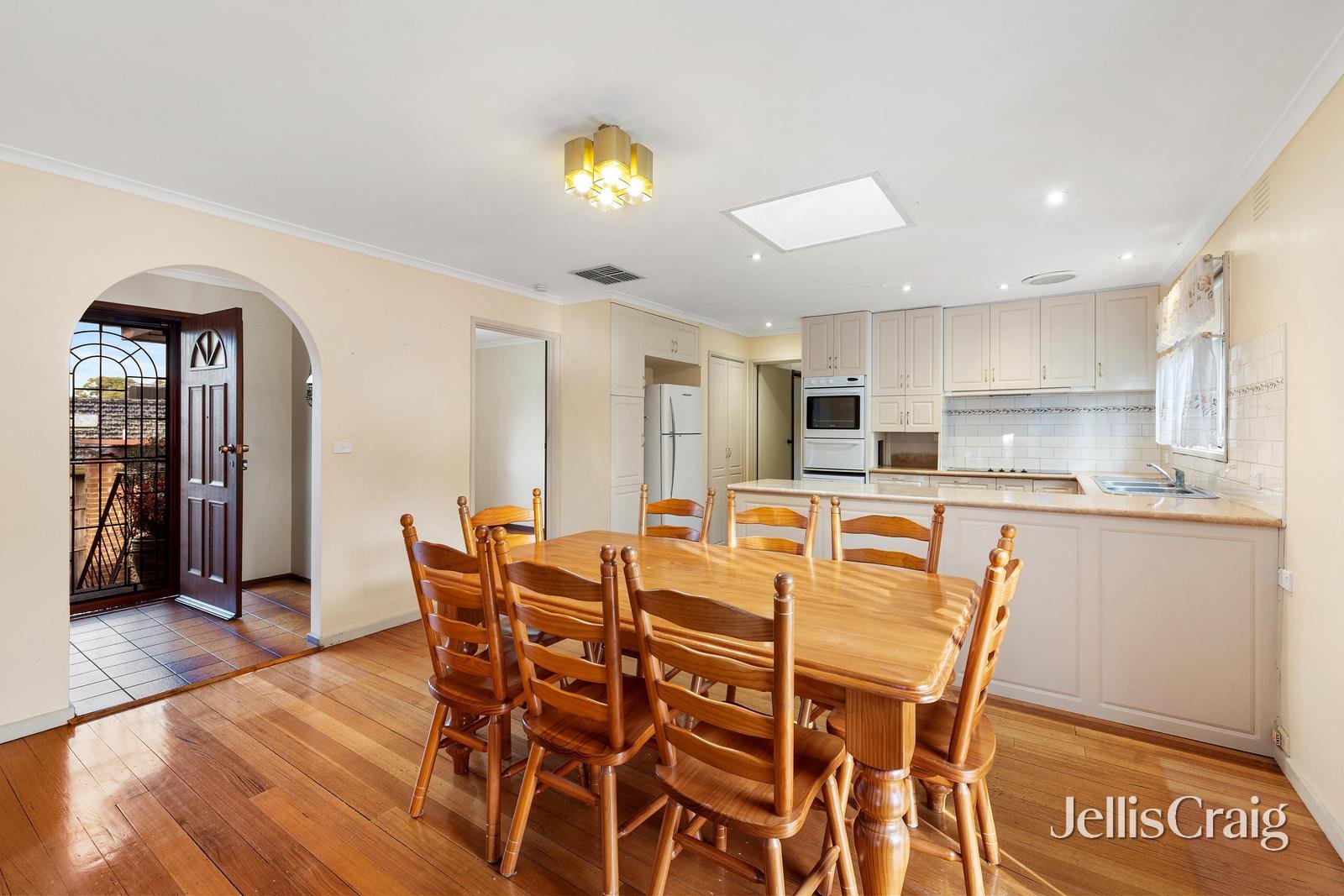 18 Amaroo Way, Yallambie image 4
