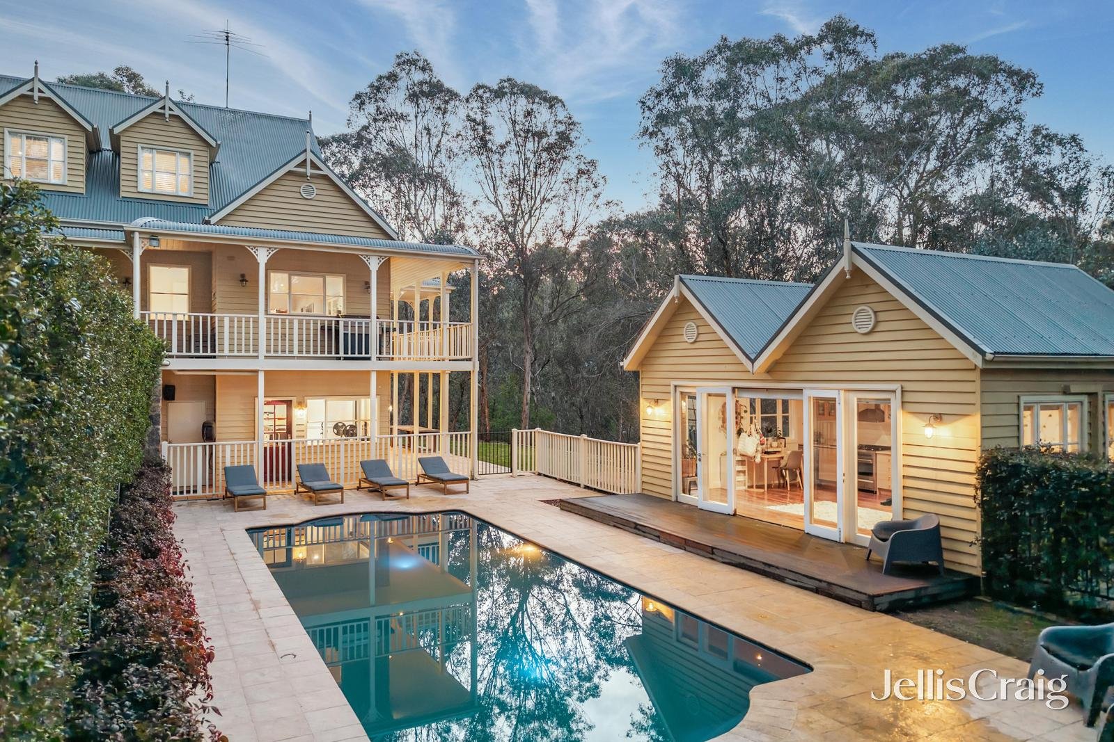 18 Amersham Drive, Warrandyte image 2