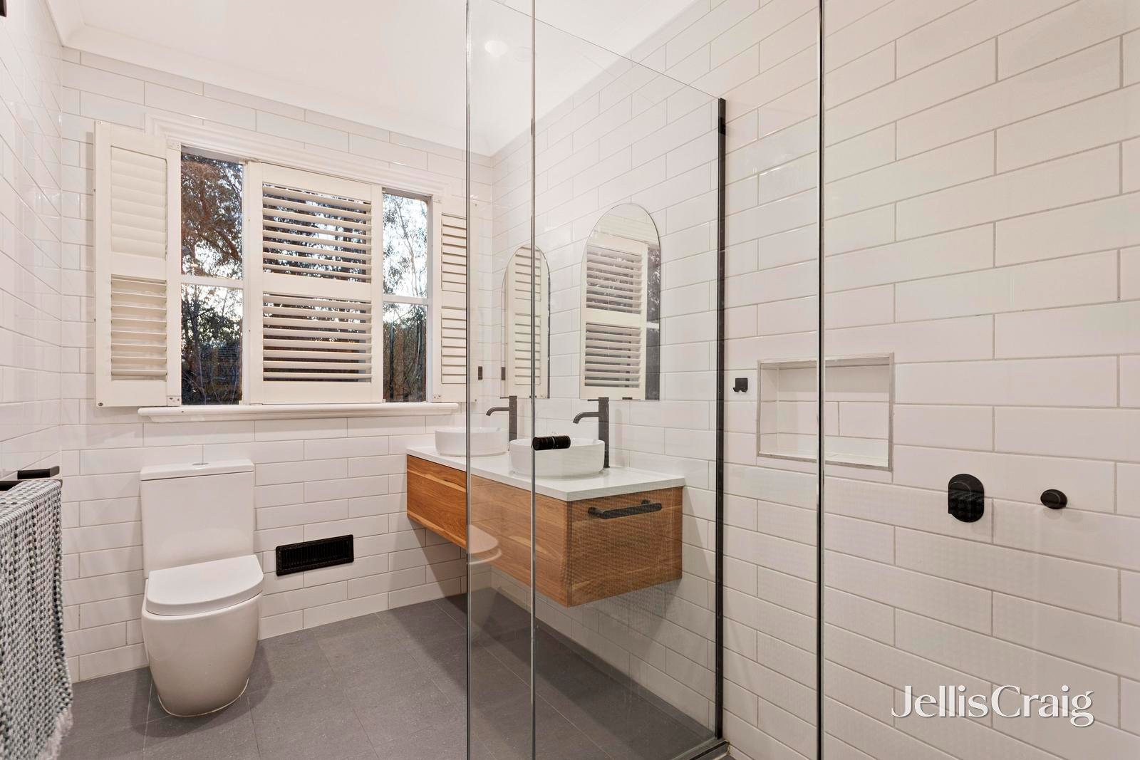 18 Amersham Drive, Warrandyte image 14