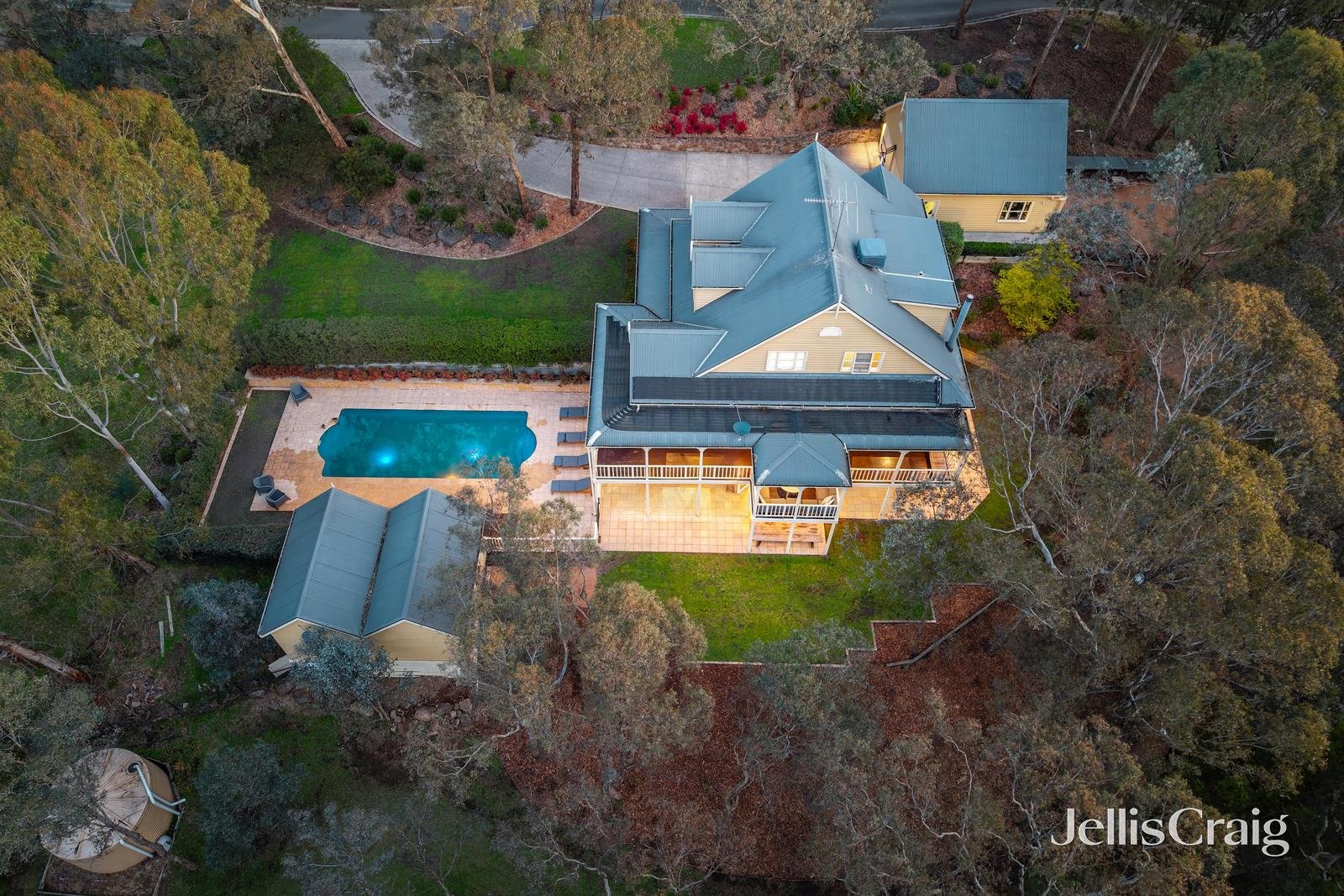 18 Amersham Drive, Warrandyte image 21
