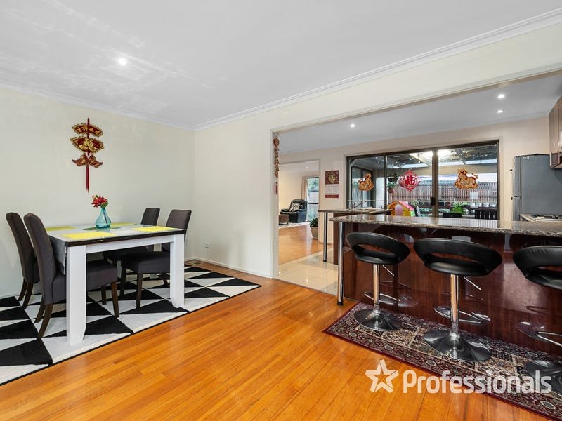 18 Araluen Drive, Croydon image 2