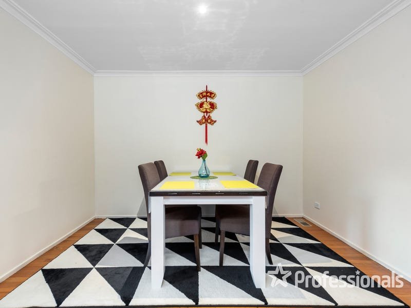 18 Araluen Drive, Croydon image 3