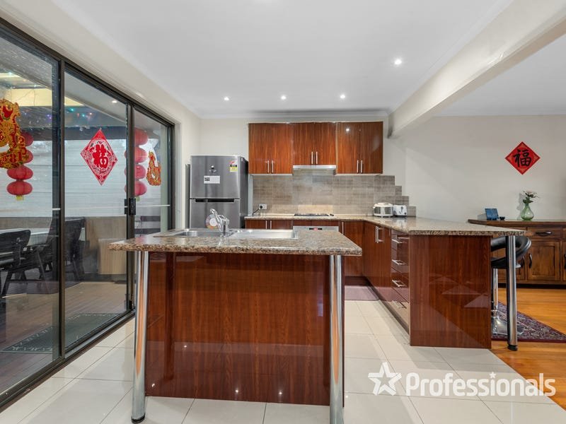 18 Araluen Drive, Croydon image 4