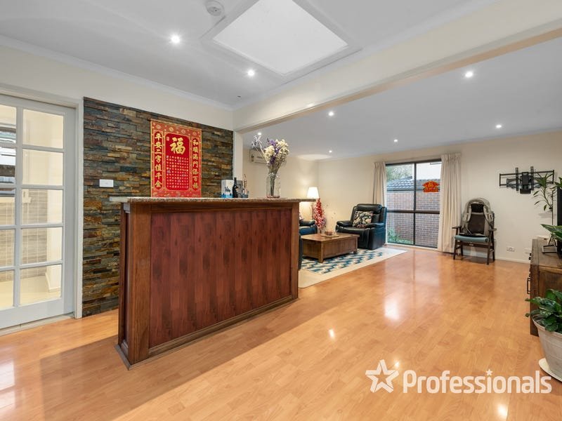 18 Araluen Drive, Croydon image 5