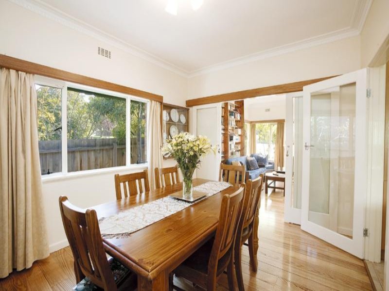 18 Arnott Street, Mont Albert North image 2