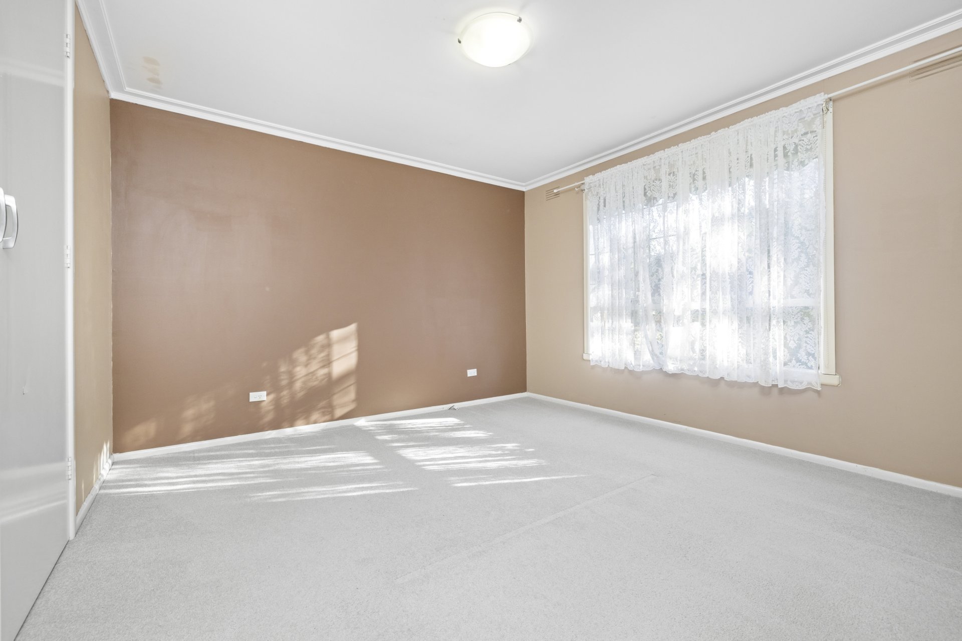 1/8 Ashted Road, Box Hill image 2