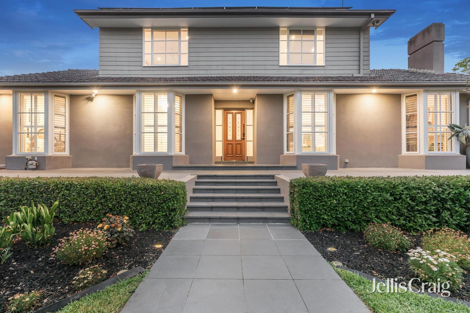 18 Ashwood Drive, Ashwood image 1