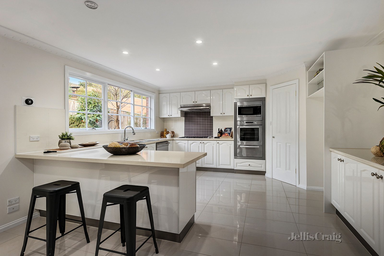 18 Barriedale Court, Eltham image 2