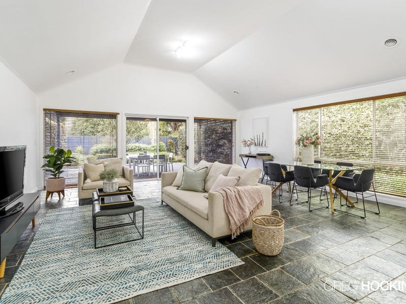 18 Bates Drive, Williamstown image 2