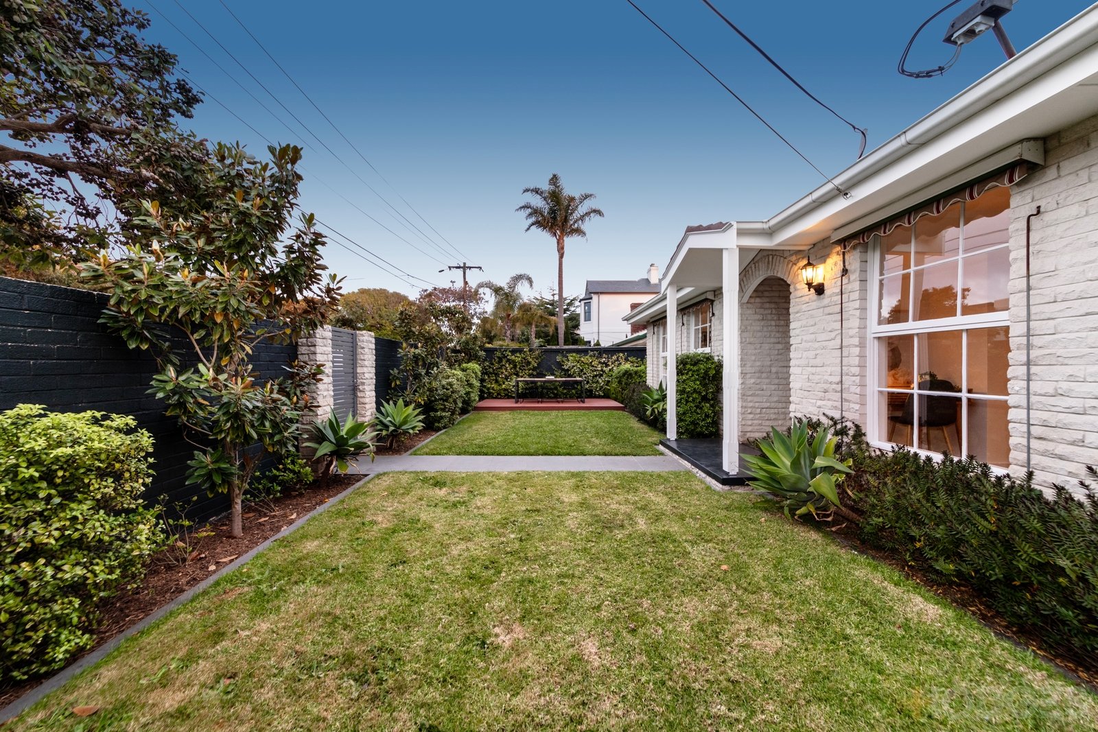 1 / 8 Bayview Crescent Black Rock