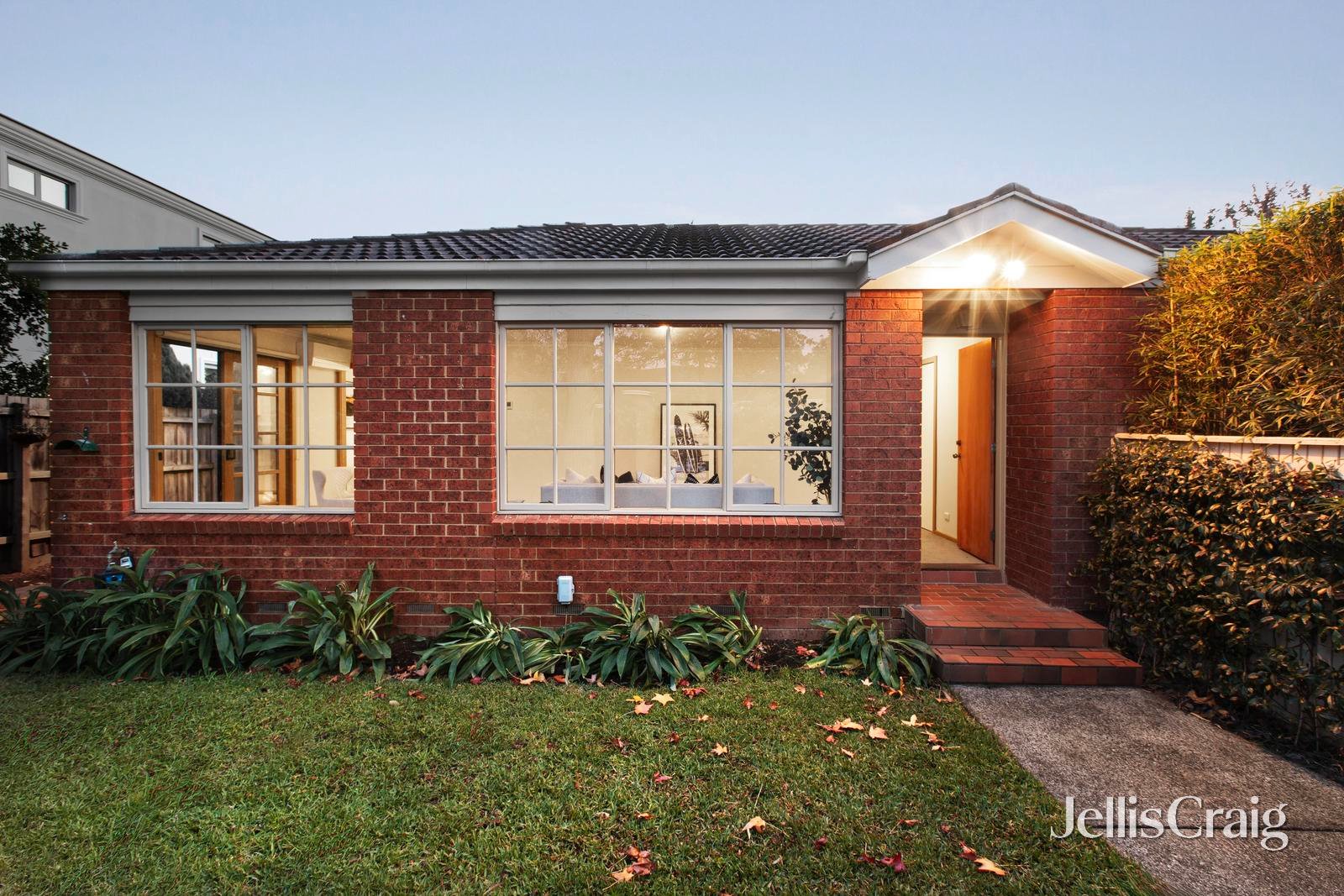 1/8 Bernborough Avenue, Balwyn image 1