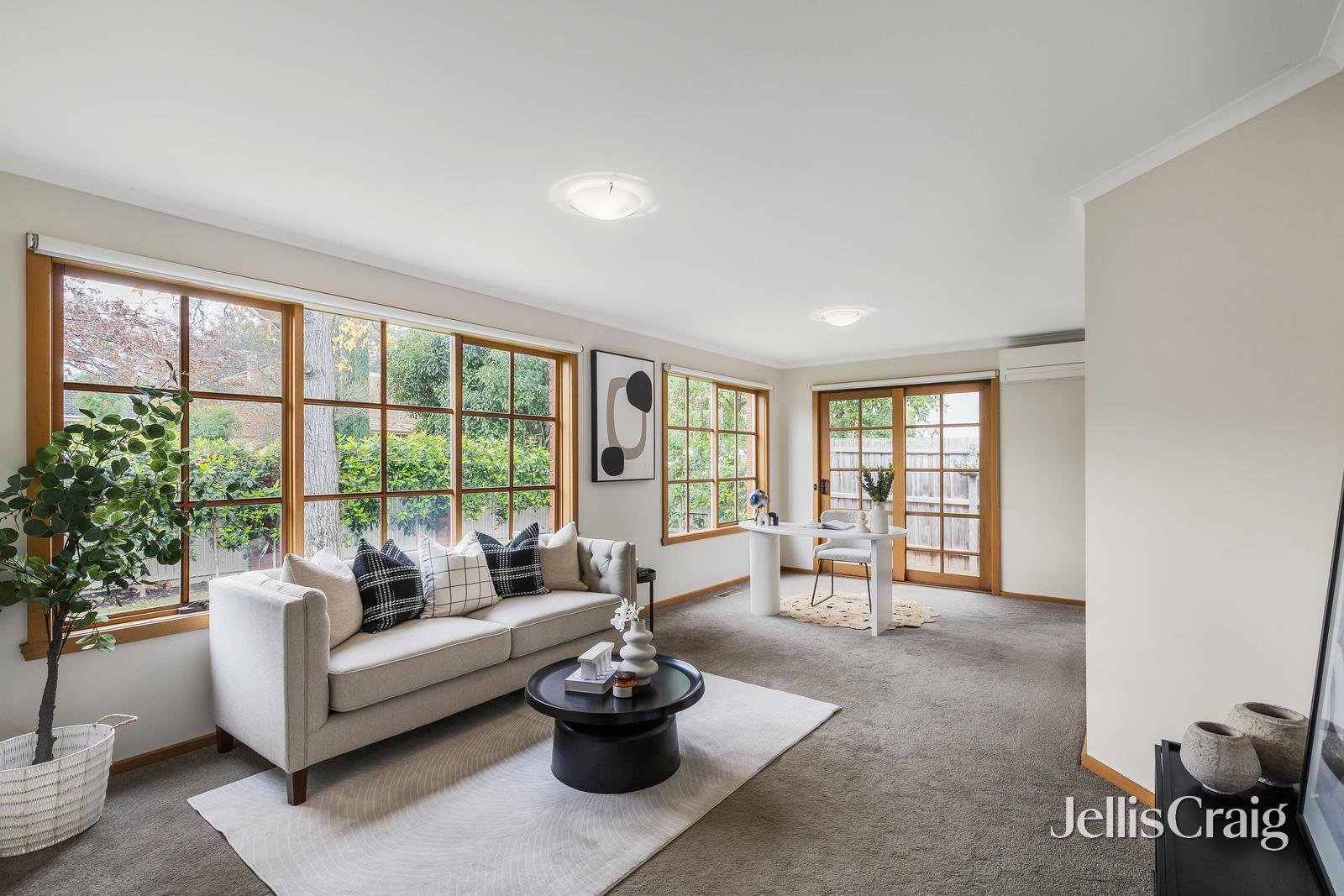 1/8 Bernborough Avenue, Balwyn image 2