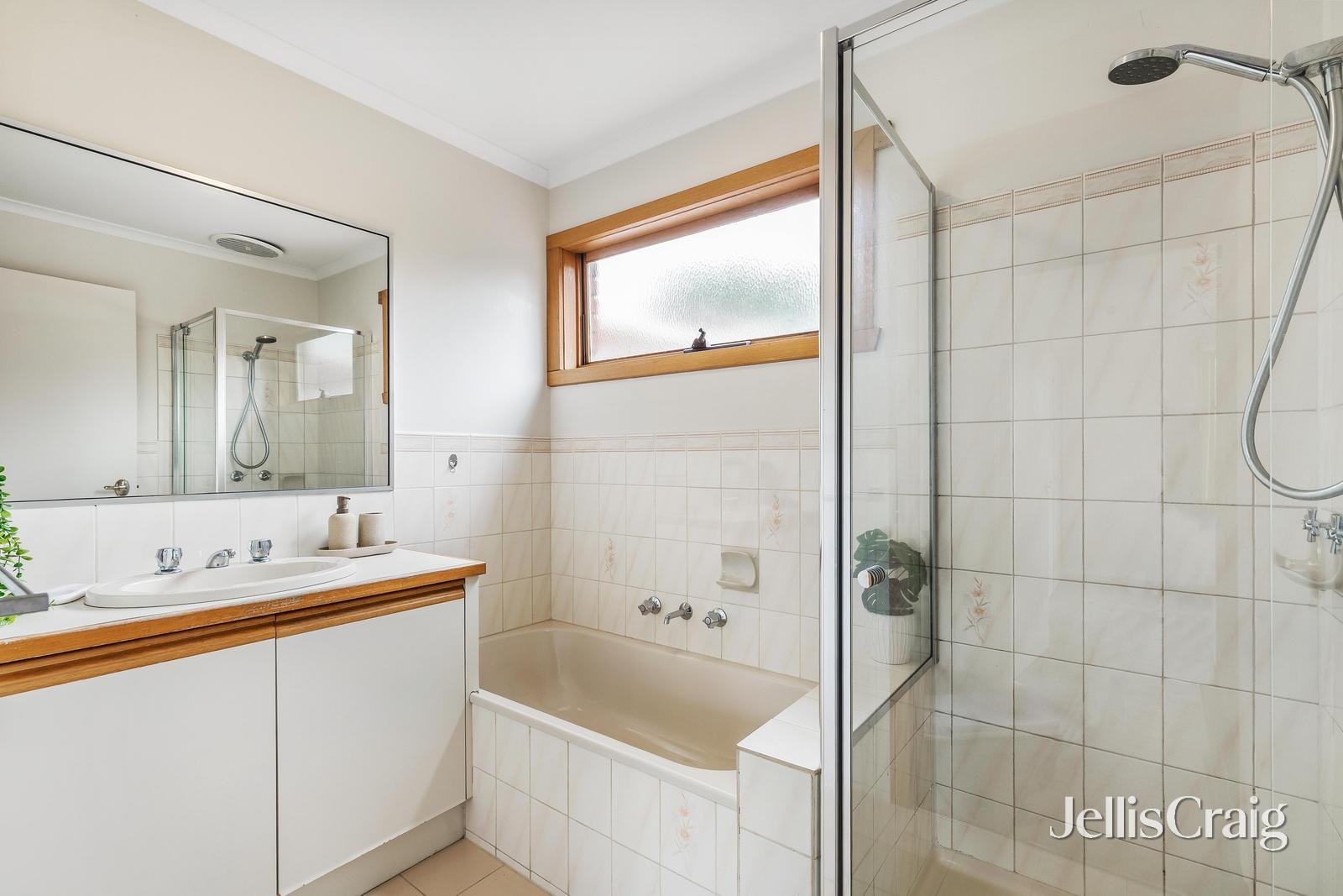 1/8 Bernborough Avenue, Balwyn image 10
