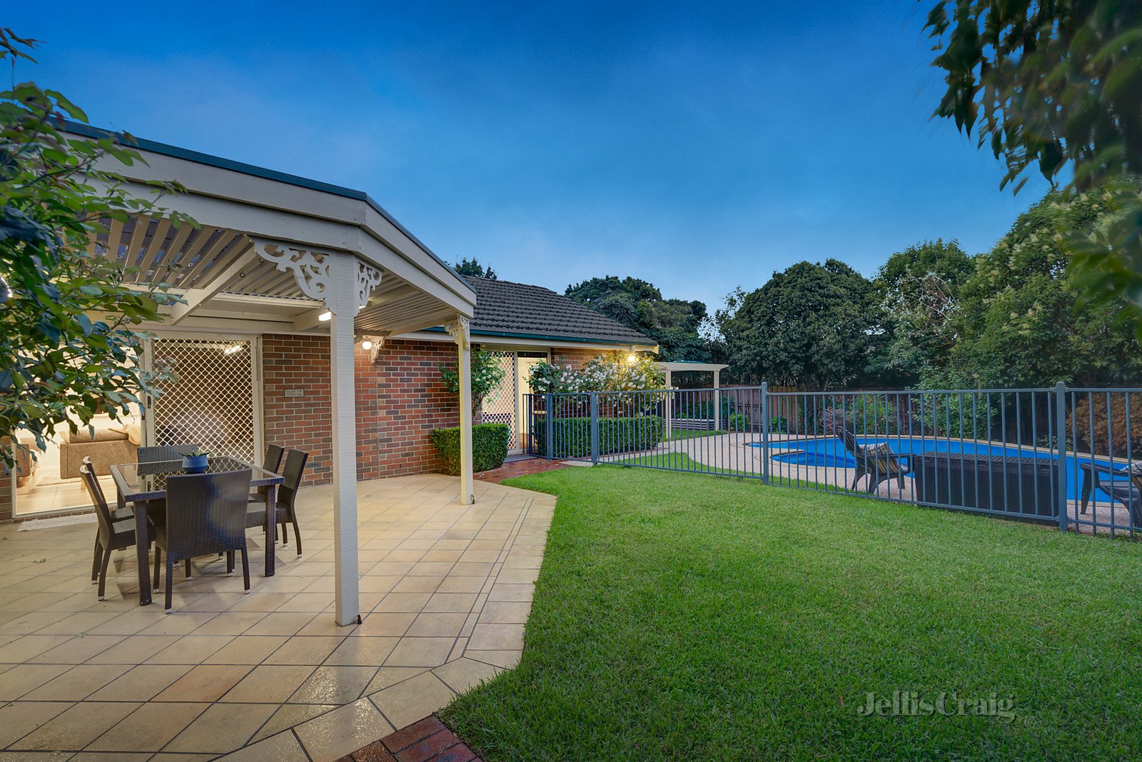 18 Billanook Way, Chirnside Park image 13