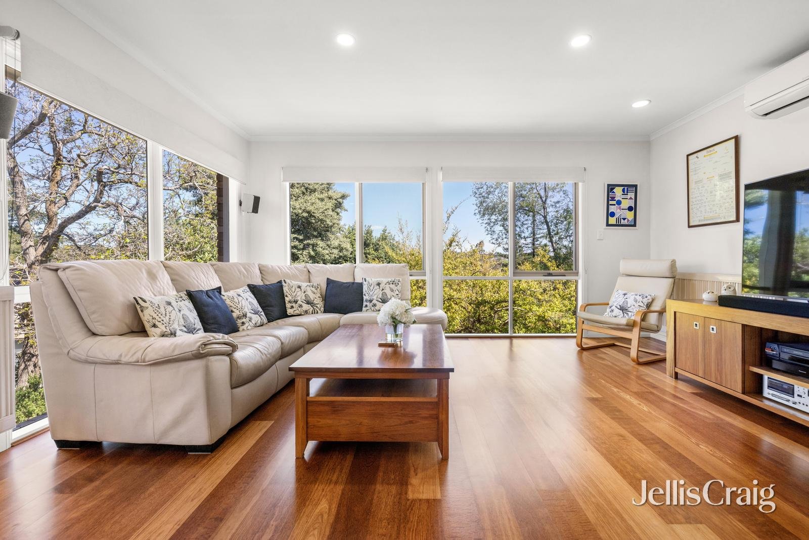18 Bowen Road, Doncaster&nbsp;East image 2