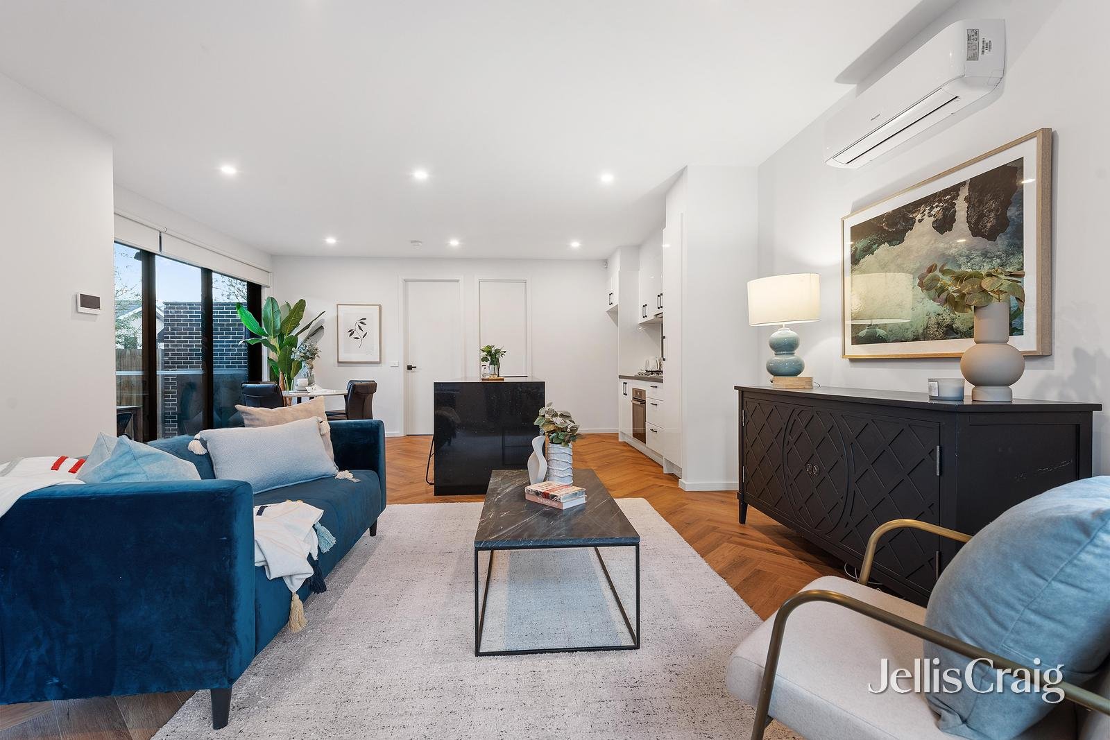1/8 Box Hill Crescent, Mont Albert North image 2