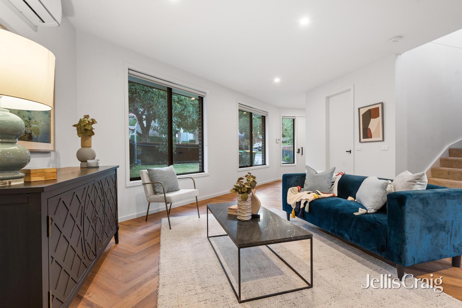 1/8 Box Hill Crescent, Mont Albert North image 3