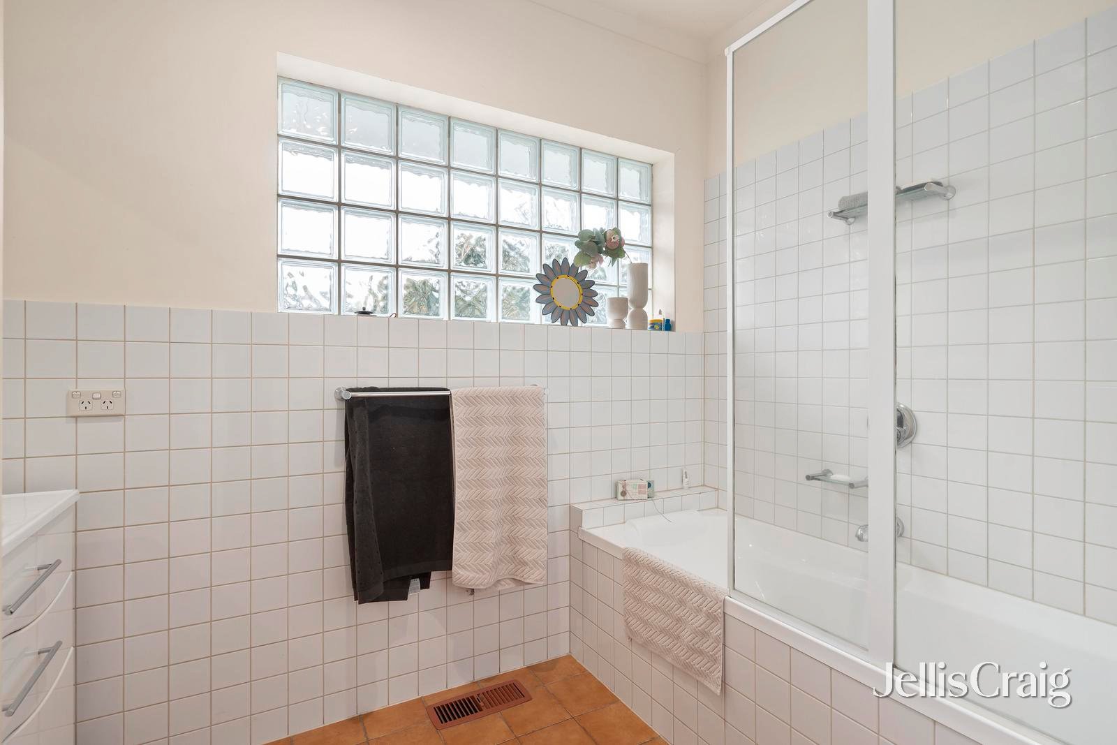 18 Brendan Avenue, Doncaster image 8