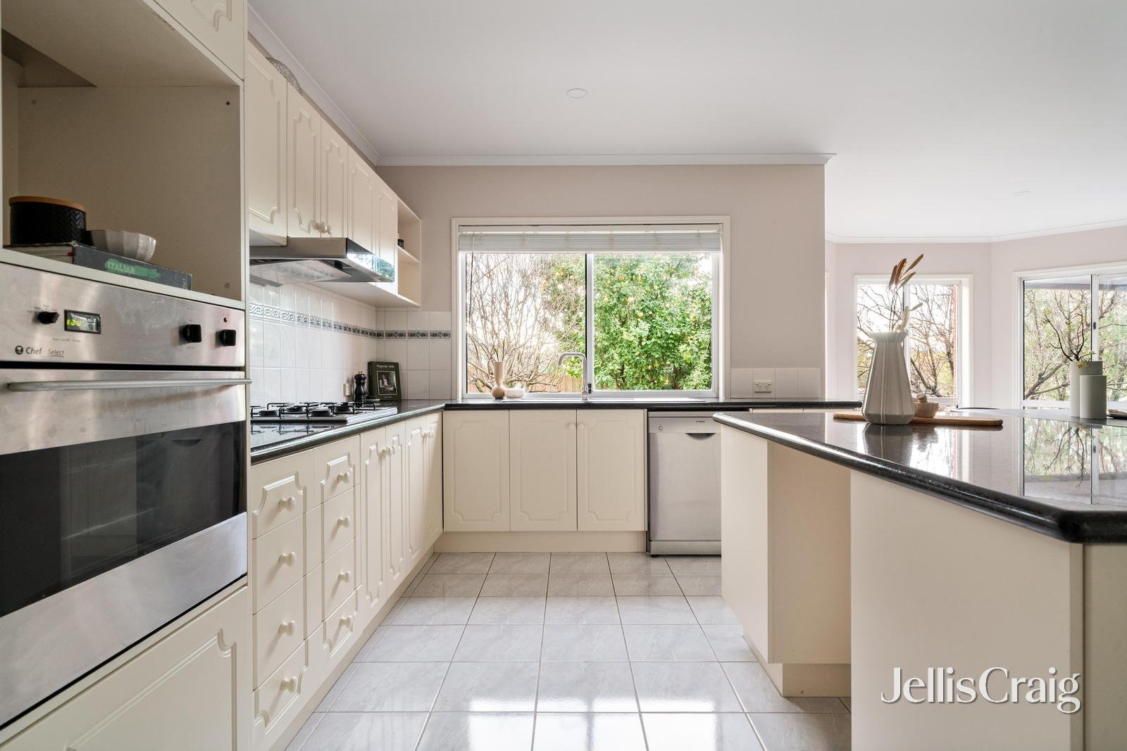 18 Brentwood Rise, Eltham image 6