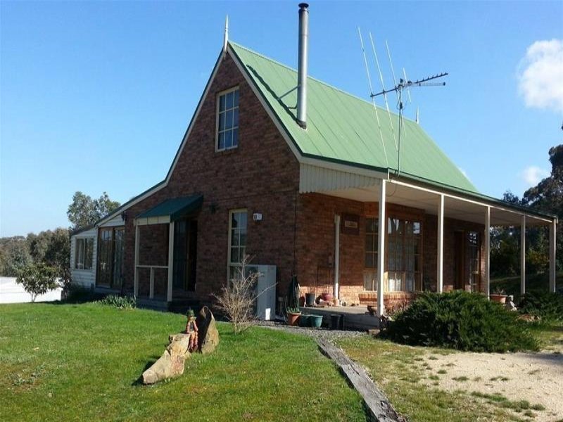 18 Broad Road, Campbells Creek image 1