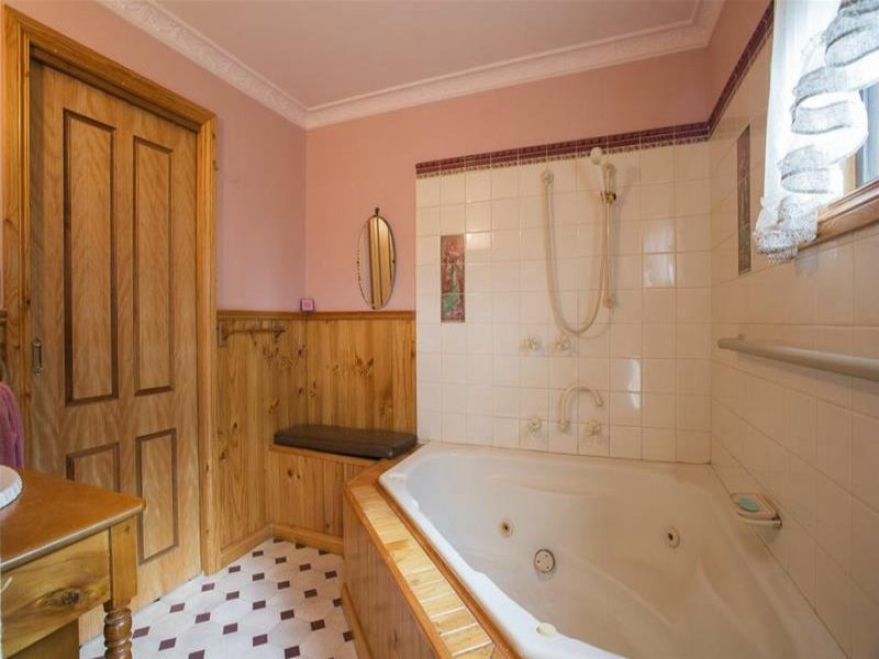 18 Broad Road, Campbells Creek image 7