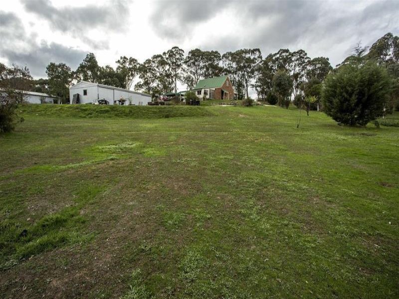 18 Broad Road, Campbells Creek image 10
